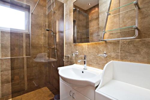 Two-Bedroom Apartment with Balcony image 5