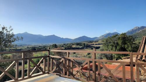 สภาพแวดล้อมโดยรอบ, 1st floor apartment in 18th century character house in กัลวี