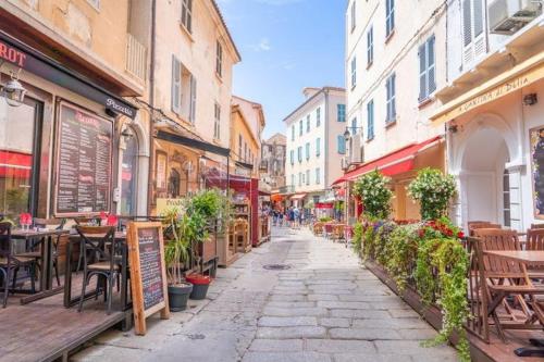 ที่เที่ยวใกล้ที่พัก, 1st floor apartment in 18th century character house in กัลวี