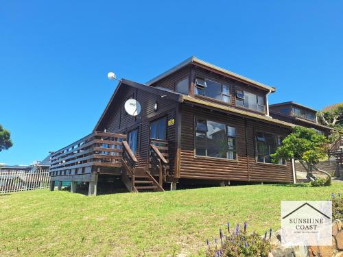 Фасада на хотела, Nine Waves Beach House with Pool in Порт Алфред