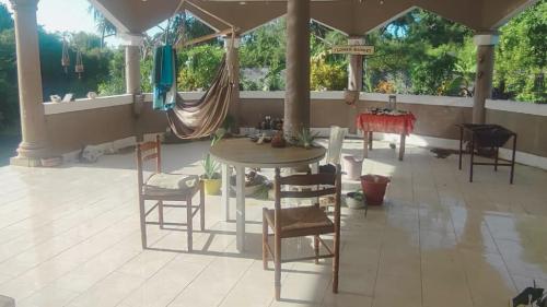 Balcony/terrace, La Villa Emeraude in Moroni