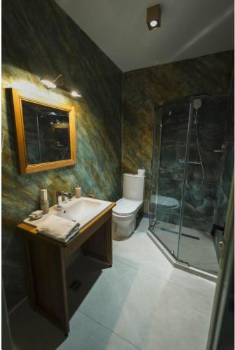 Book the Queen Room with Garden View Queen Room with Garden View