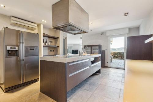 Bay of Angels by ecoflats in La Plana