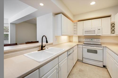 Five-Bedroom Condo image 9