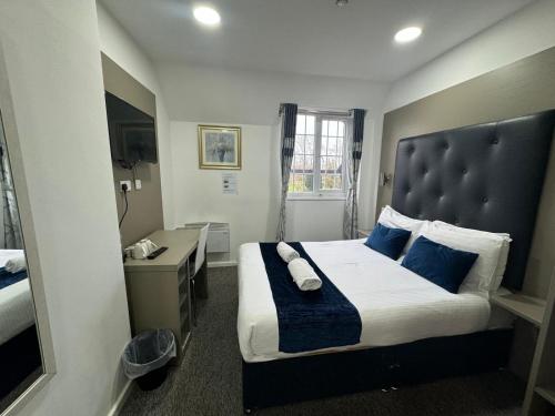 Abbey Hotel - image 8