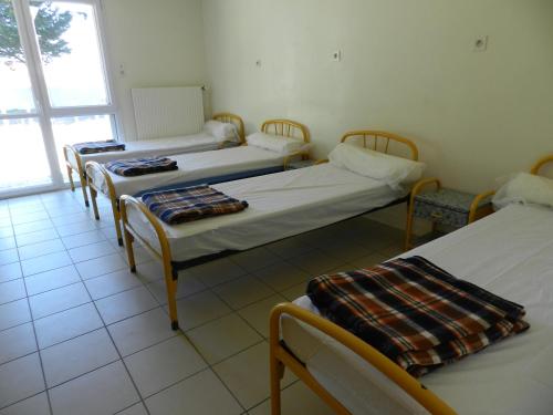 6 bunk beds