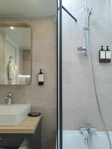 Best Western Plus Opéra Batignolles - image 9