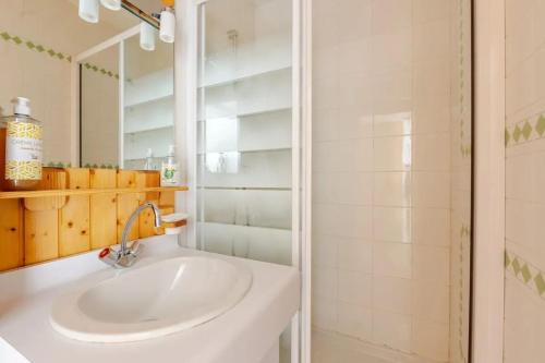 Chalet with 3 bedrooms in Peisey Nancroix with wonderful mountain view terrace and WiFi 500 m from the slopes - image 9