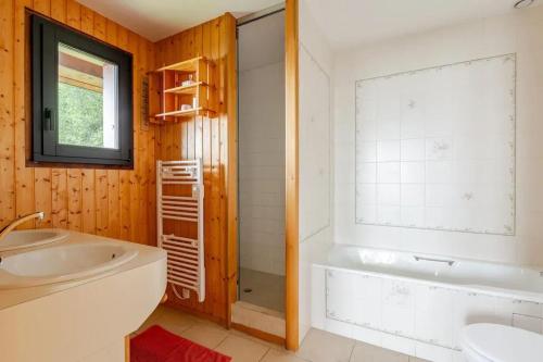 Chalet with 3 bedrooms in Peisey Nancroix with wonderful mountain view terrace and WiFi 500 m from the slopes - image 6