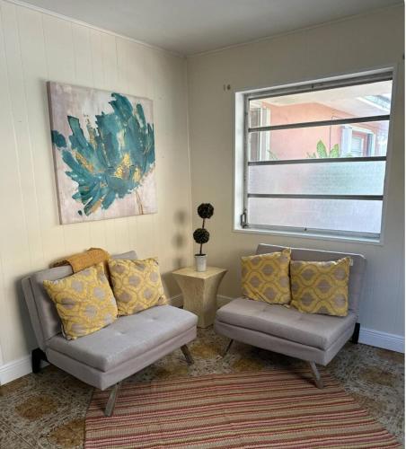 SHARED room for WOMEN - Queen Room - Bunk 4 image