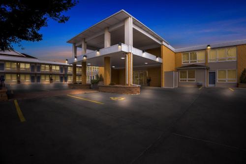 Exterior view, Best Western Lee's Motor Inn in Chamberlain (SD)