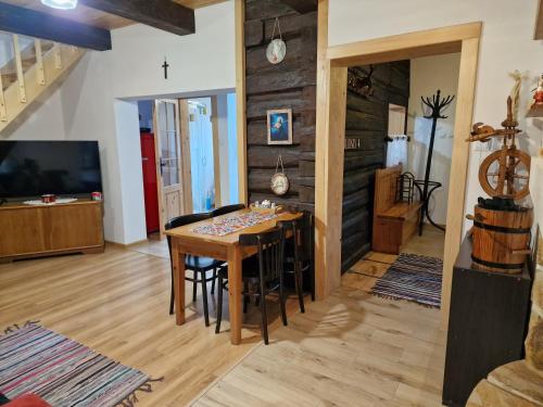 Iekārtas, Chatka Margolinka in Kombornia