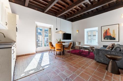 Two-Bedroom Apartment room in El Ladrón De Agua Palacete