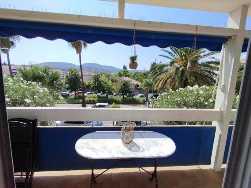 Appartement à proximité du jardin Olbius Riquier - Location saisonnière - Hyères