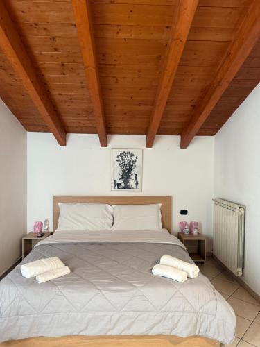 1 king bed, 1 twin bed