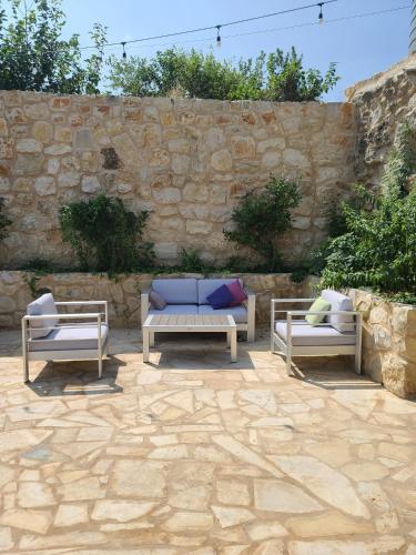 Garden, Bmehrine Village Resort in Blat