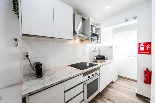Lovely apartment in Barajas by beBalmy - image 14