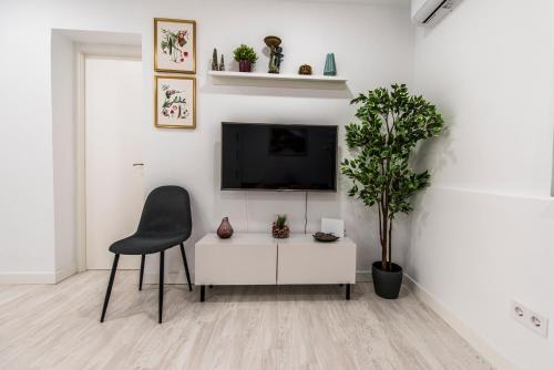 Lovely apartment in Barajas by beBalmy Madrid