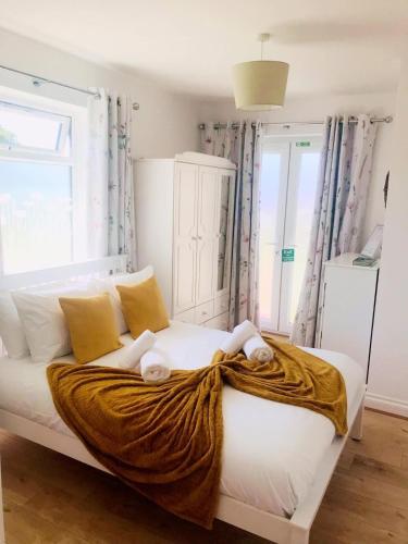 Farmhouse Apartment with Paddock & Orchard Views Farmhouse Apartment with Paddock & Orchard Views