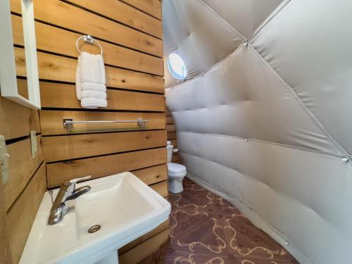 Elk River Hotel & Cafe in Sutton, USA