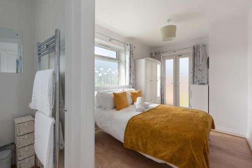 Farmhouse Apartment with Paddock & Orchard Views in Woodnesborough