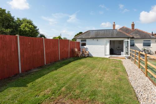 Dārzs, Farmhouse Apartment with Paddock & Orchard Views in Woodnesborough