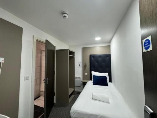 Abbey Hotel - image 13