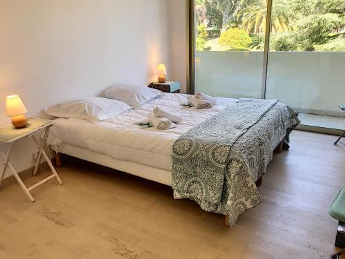 Two-Bedroom Apartment with Balcony and Sea View image 9