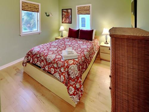 Serenity Now 4 Bedrooms Ocean View Pet Friendly Sleeps 10 WiFi - image 2
