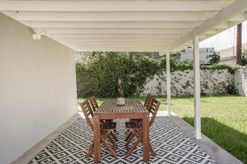 Charming Hollywood Bungalow with Private Parking, Los Angeles (fotografie 3)