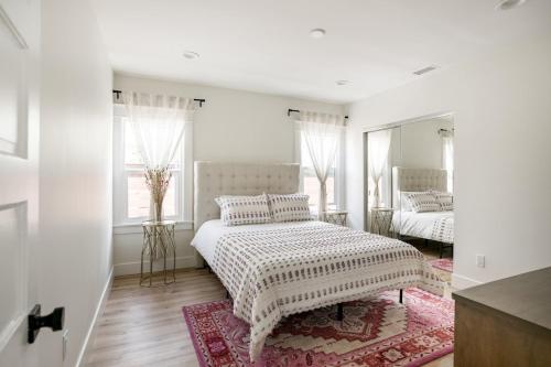 Charming Hollywood Bungalow with Private Parking