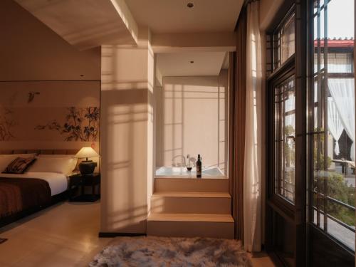 Double Room with Spa Bath image 8