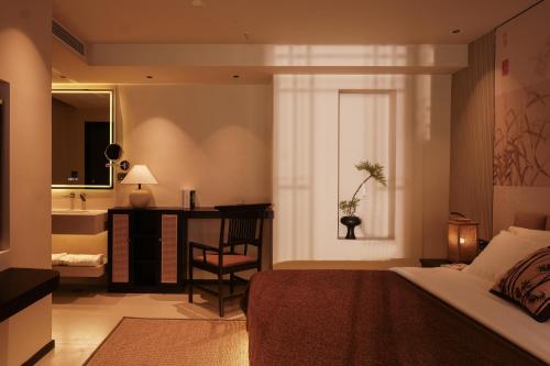 Double Room with Spa Bath image 3