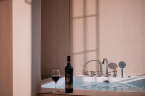 Double Room with Spa Bath image 2