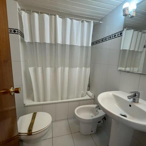 One-Bedroom Apartment image 9