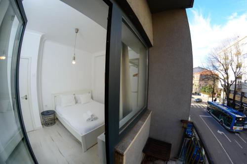 Travel and Live Apartments 3