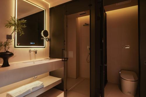 Twin Room with Garden View image 2