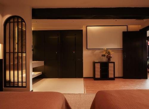 Twin Room with Garden View image 3
