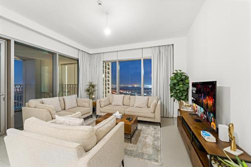 Elegant 2BR Downtown Dubai Walk to Dubai Mall - image 13