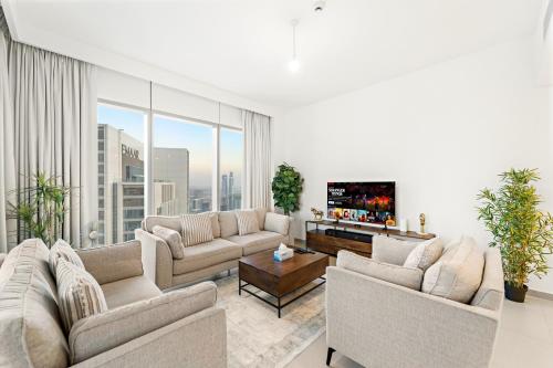 Elegant 2BR Downtown Dubai Walk to Dubai Mall - image 14