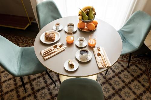 Scene Suites Apartments - image 7