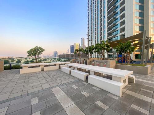 Elegant 2BR Downtown Dubai Walk to Dubai Mall