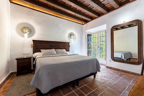 One-Bedroom Apartment image 3