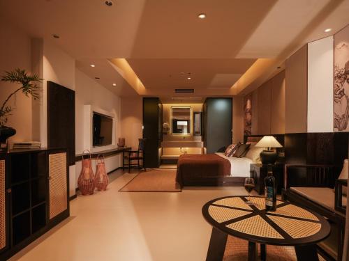 Superior Queen Room image 8