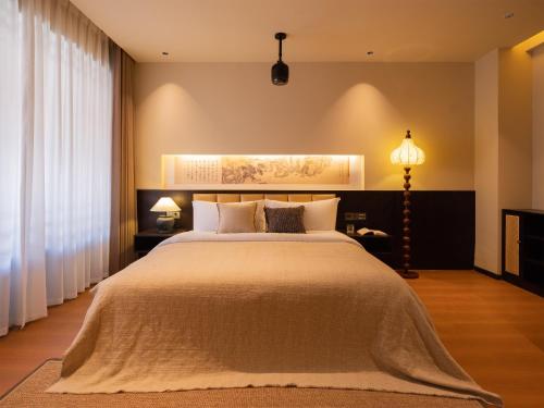 Superior Queen Room image 3