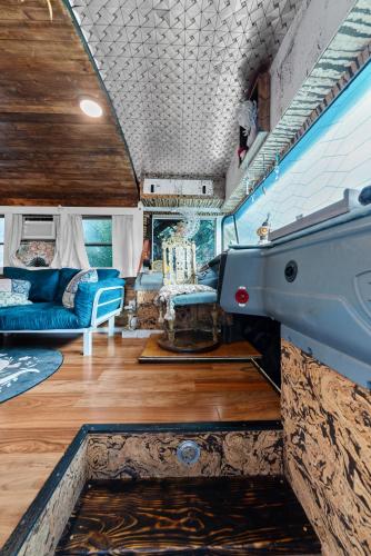 Cozy AF Medusa the Bus-Lux in Tampa, USA