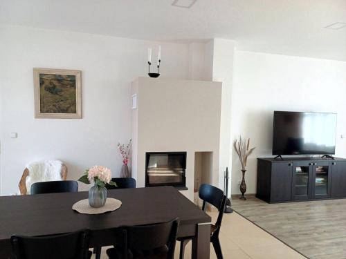 2 bedrooms, 4 beds