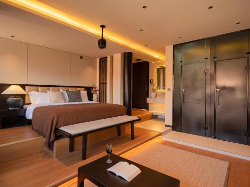 Deluxe Double Room image 4