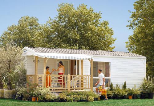 Camping Domaine de Mepillat in Saint-Trivier-de-Courtes