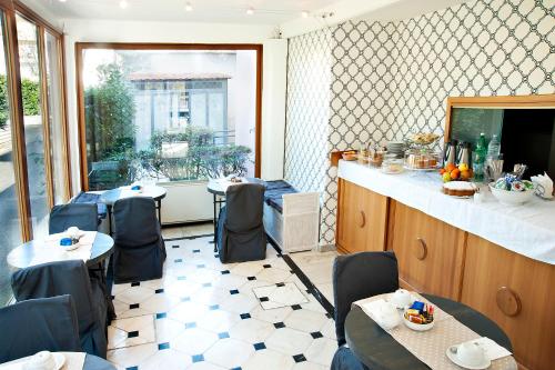 Hotel Arco Di Travertino - image 11